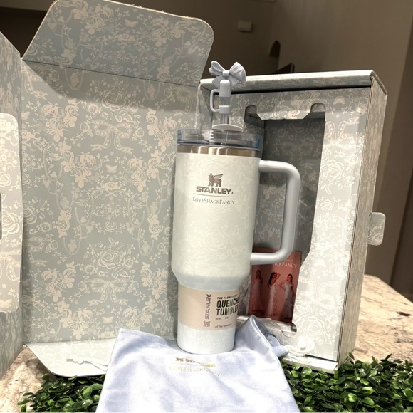 Stanley x LoveShackFancy Blue Tumbler 40OZ alpine blue NIOB